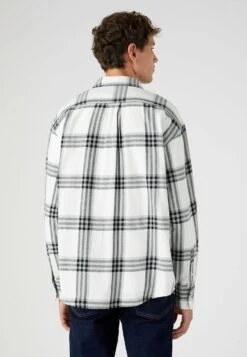 Wrangler PATCH POCKET - Koszula - White -Sklep Odziezowy 02fe4511395740db98d3045d03dd7a9f