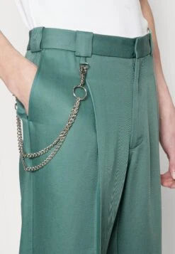 LANCE - Spodnie Materiałowe - Sagebrush Green -Sklep Odziezowy 09c4fa297728406aaf673b3e27a2887b