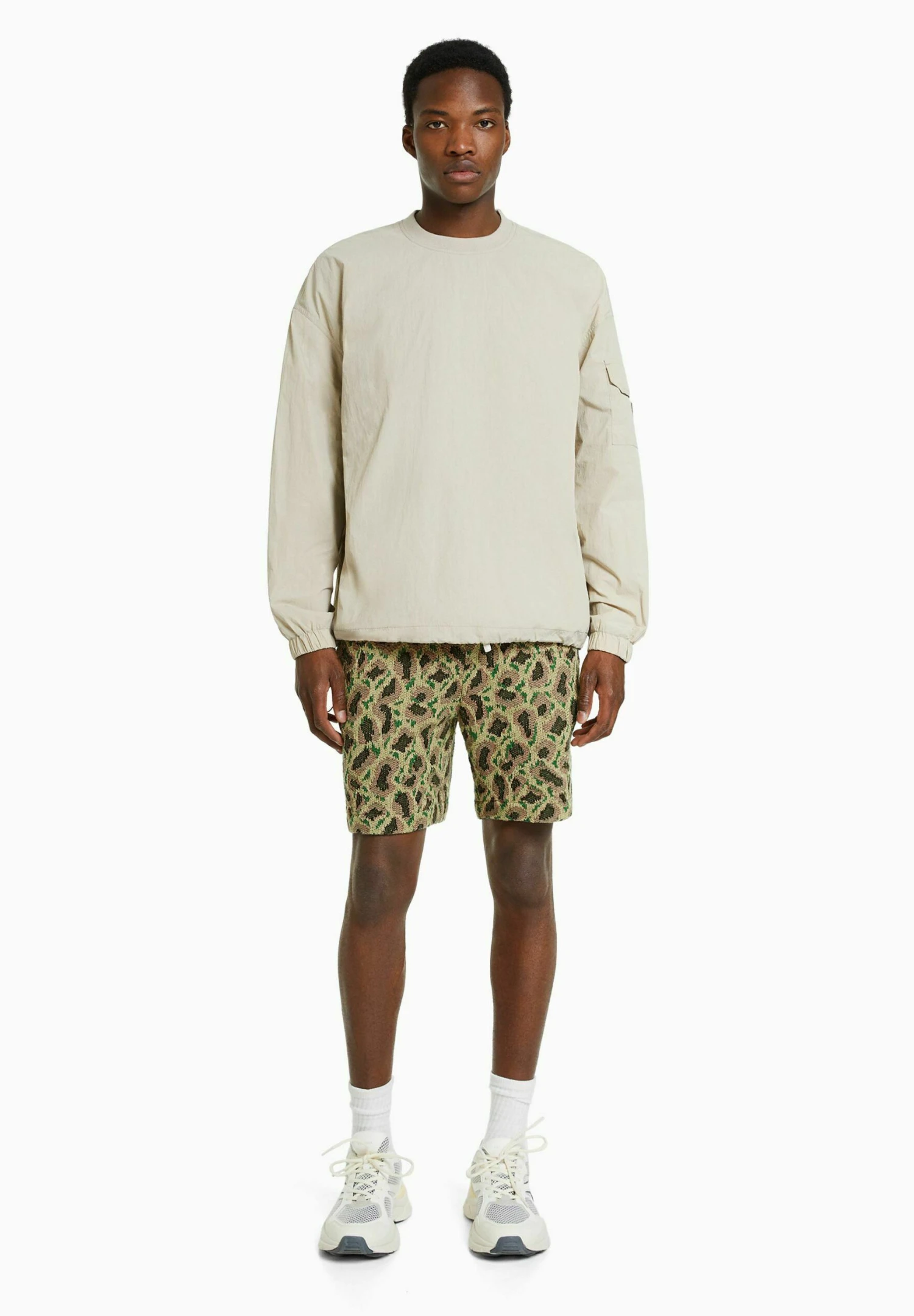 BERSHKA JACQUARD PRINT - Szorty - Khaki 2 BERSHKA JACQUARD PRINT - Szorty - Khaki - obrazek 2