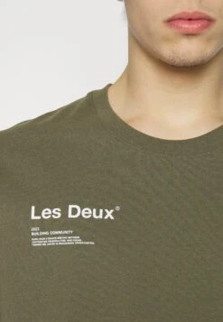 Les Deux BRODY - T-shirt Z Nadrukiem - Olive Night/white -Sklep Odziezowy 1afaed28d67d4c4d9fce18c0ded08e47