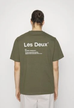 Les Deux BRODY - T-shirt Z Nadrukiem - Olive Night/white -Sklep Odziezowy 25cd7e8cea5e49d1a098388bb3b3fb0e