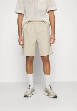 SMITH - Szorty - Castle Wall