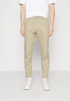 NN07 THEO - Chinosy - Kit