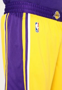Nike Performance LA LAKERS NBA SWINGMAN SHORT - Krótkie Spodenki Sportowe - Amarillo/field Purple/white -Sklep Odziezowy 3e939481234f420599ec2ba9a90935ae
