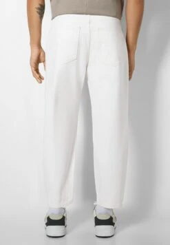 BERSHKA Jeansy Relaxed Fit - White -Sklep Odziezowy 52ffcaab0f1d46078550a9d5b31d3263