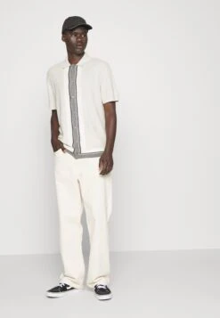 Hollister Co. PATTERN - Koszula - White -Sklep Odziezowy 5a8e8e9c9b394acd9cf4c7fc03957e99