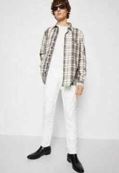 Replay ANBASS - Jeansy Slim Fit - White -Sklep Odziezowy 5d92d90cf4eb4c24b97d64dc434ab363