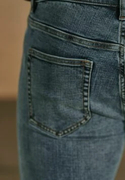 Next MOTION FLEX SOFT TOUCH - Jeansy Straight Leg - Mid Blue 9 Next MOTION FLEX SOFT TOUCH - Jeansy Straight Leg - Mid Blue -Sklep Odziezowy 6c55e5f336244983affbfb60511590d6