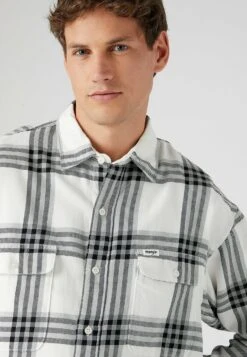 Wrangler PATCH POCKET - Koszula - White -Sklep Odziezowy 7a2326c9f7074676913b08334f24dbef