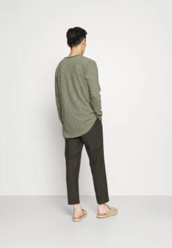 Solid SDVERNARD TEE LS 21106124 - Bluzka Z Długim Rękawem - Black Forest -Sklep Odziezowy 81286f7496be4146b391defb02516302