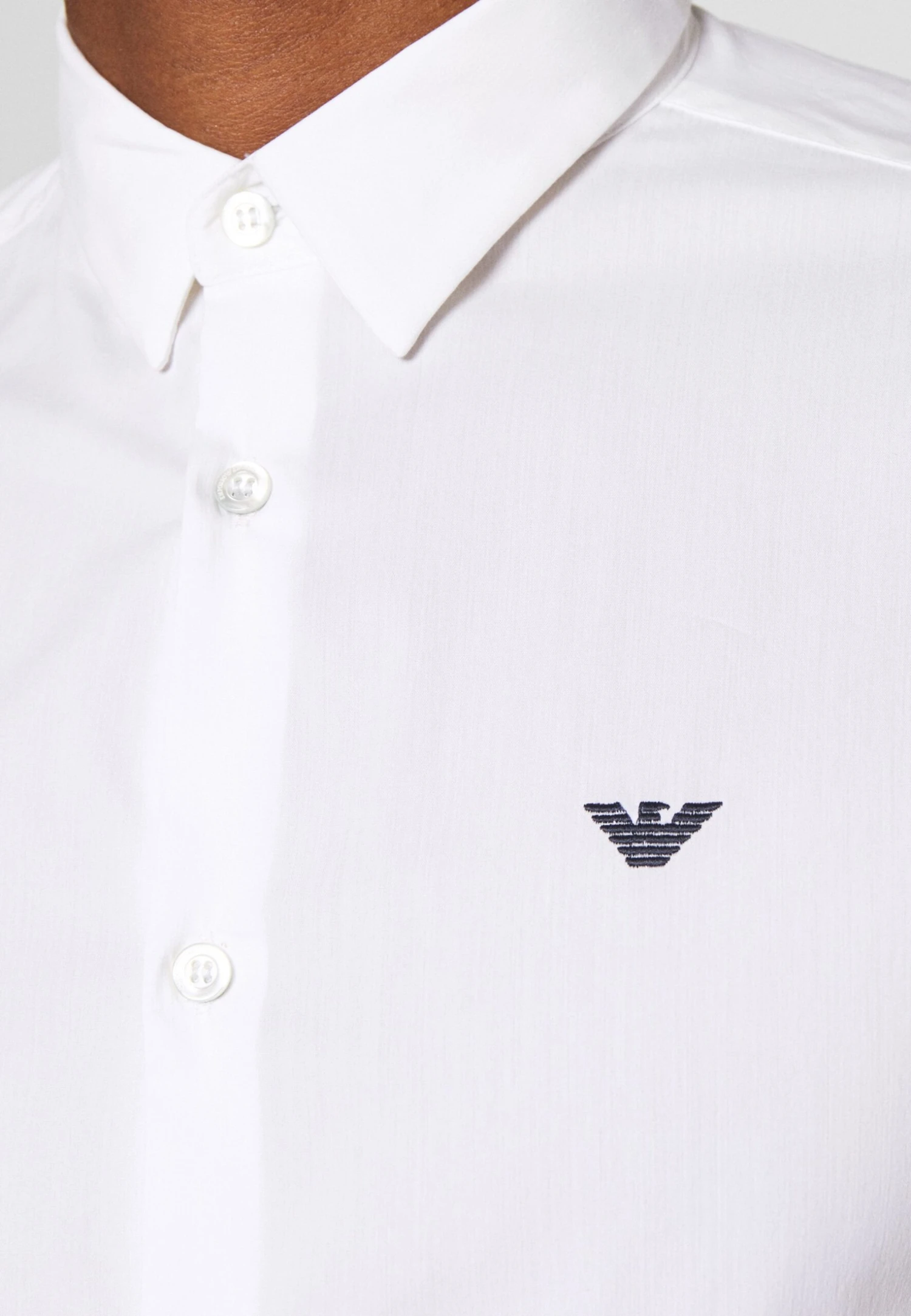 Emporio Armani EXCLUSIVE CONTRAST LOGO - Koszula - Whiite 5 Emporio Armani EXCLUSIVE CONTRAST LOGO - Koszula - Whiite - obrazek 5