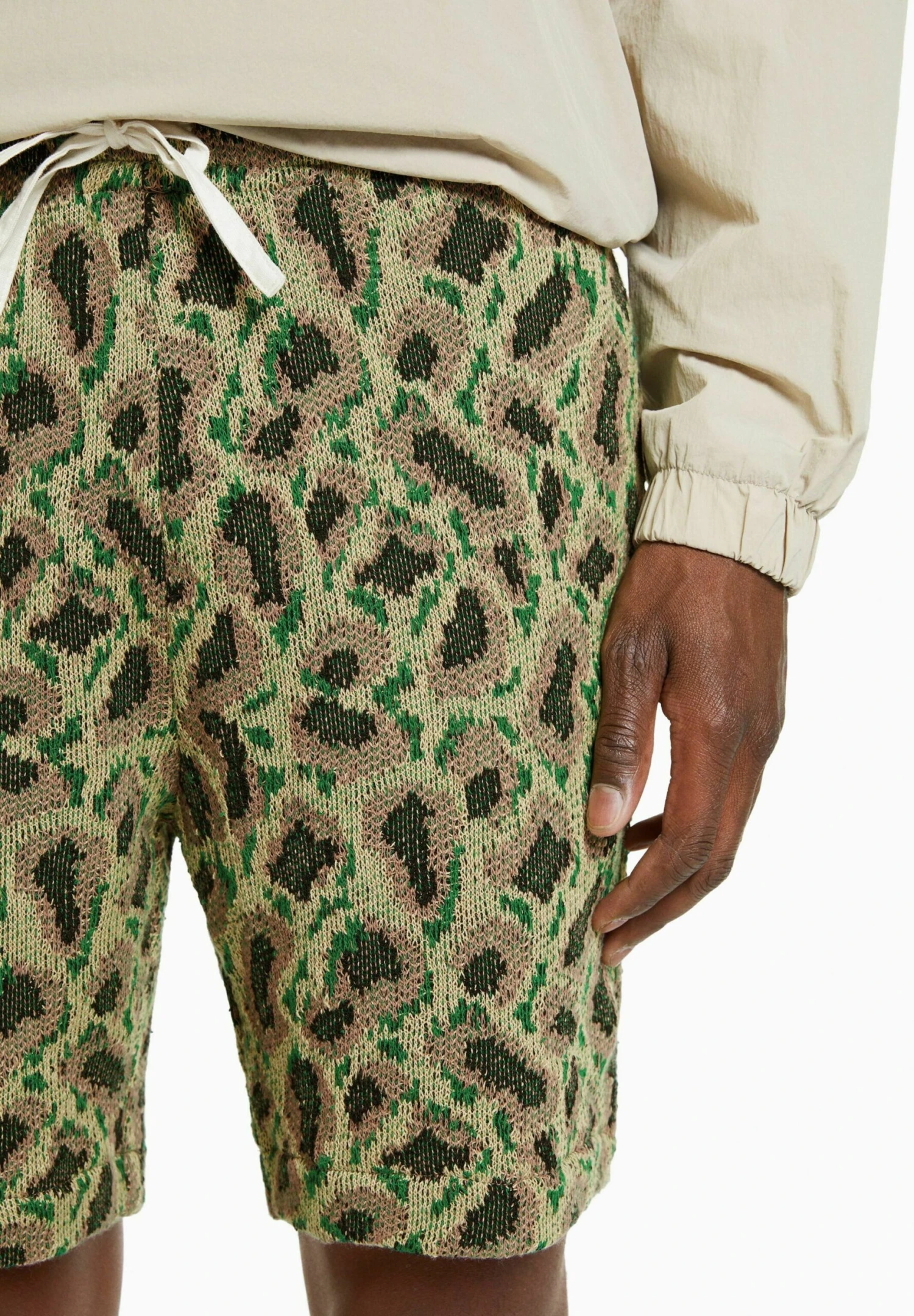 BERSHKA JACQUARD PRINT - Szorty - Khaki 4 BERSHKA JACQUARD PRINT - Szorty - Khaki - obrazek 4