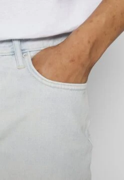 AllSaints Jeansy Slim Fit - Light-blue Denim -Sklep Odziezowy e2c1b71839f94f36b82cfe643240557f