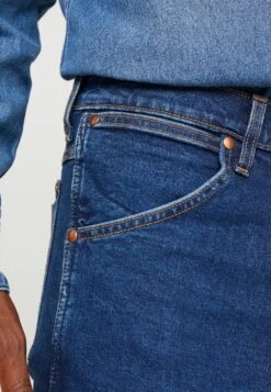 Wrangler Jeansy Straight Leg - Blue Denim -Sklep Odziezowy ea315817aa0c459abf008ade8d396813
