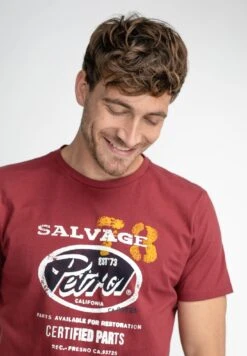 Petrol Industries LOGO - T-shirt Z Nadrukiem - Maroon -Sklep Odziezowy f197c35104954491bc7ec58a636fa978